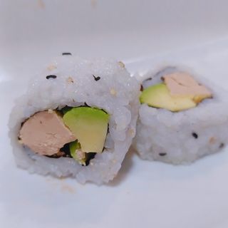 26. Uramaki Foie Y Aguacate (8 Pza.)