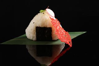 43 Onigiri salmone - 1 pezzo