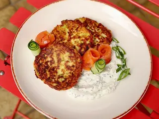 Кабачкові оладки з сьомгою (300g)