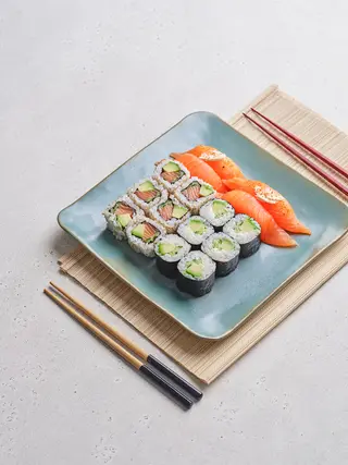 Sushi Box Salmon Cheese Mix - 16 unidades