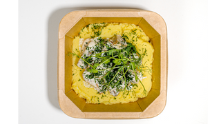 Pure ziemniaczane z kurczakiem i pieczarkami w śmietankowym sosie