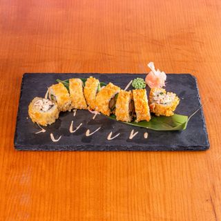 TEMPURA ROLL AGUACATE  SURIMI & CHILIMAYO