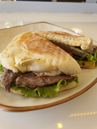 Prego Simples em Bolo do Caco