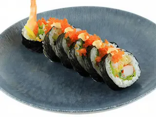 Futomaki z krewetkami w tempurze