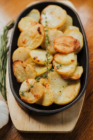 Cartofi la cuptor cu unt