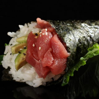 393.Temaki tonno spicy(1pz)辣金枪鱼牛油果手卷