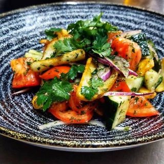 Салат з пряними травами та картоплею