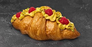 Croissant Francuski Z Pistacją i Maliną