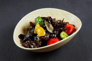 Древесные грибы с овощами (150 гр)