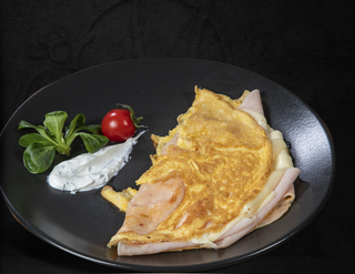 Omlet sa šunkom i sirom