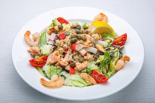 Салата с морски дарове (400 гр.)