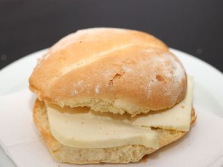 Pão com Queijo