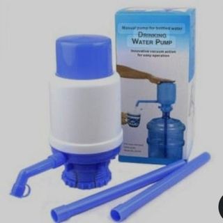 Manual portable water dispenser