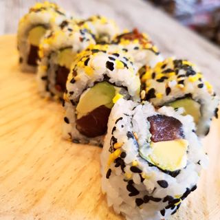 Maguro Avocado Uramakis