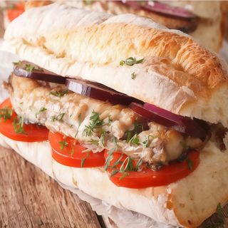 Bocadillo Normal De Pescado A La Plancha