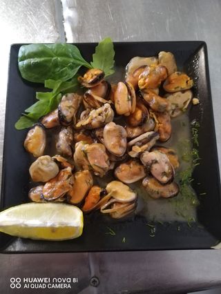 Миди с масло, копър и чесън