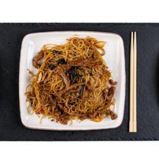 C13.	Taitei de orez cu vita/牛肉炒米粉/Fried rice noodles with beef