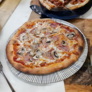 Pizza Regina (33 Cm.)