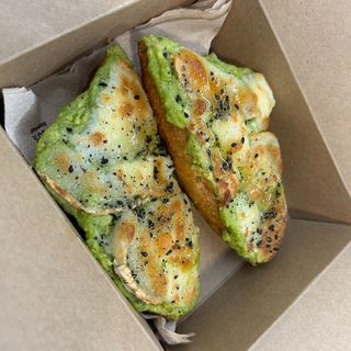 Tostada Con Aguacate Y Queso De Cabra