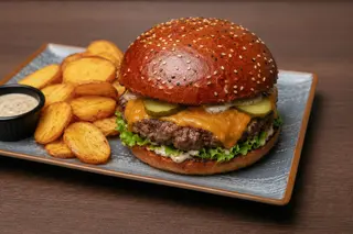 Wagyu burger s pečenim krupmirom