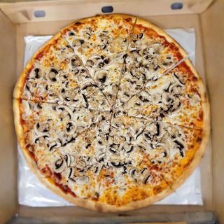 2. Pizza Pieczarkowa 50cm