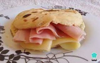 52 Arepa Jamon y Queso