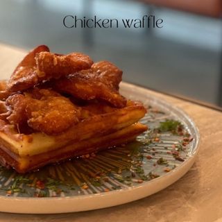 CHICKEN WAFFLE 