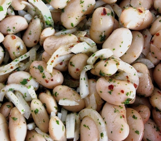 Бобена салата с лук и магданоз (100г)