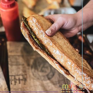 Bocadillo De Lomo Con Huevo