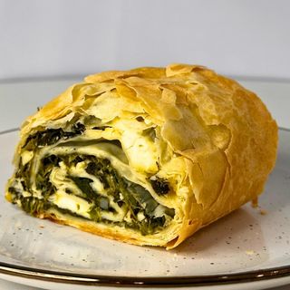 Штрудель зі шпинатом та бринзою