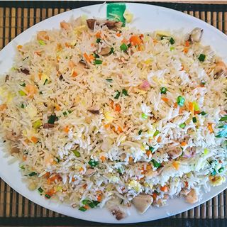 Chicken fried rice(Riso saltato con pollo)