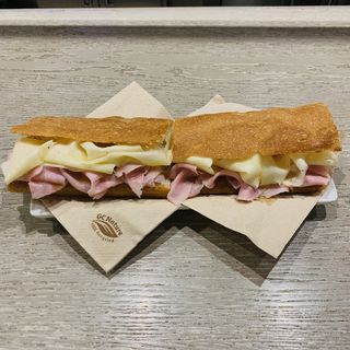 Coca De Folgueroles Gran Pernil Dolç I Formatge