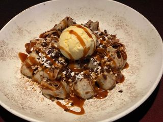 Clătite milanese cu banane și caramel 