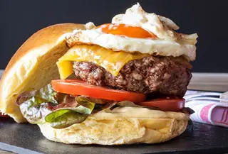 Hambúrguer com Ovo