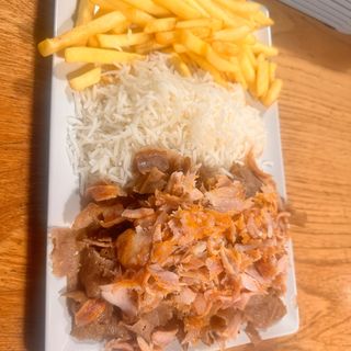 Plato ensalada,carne y patata