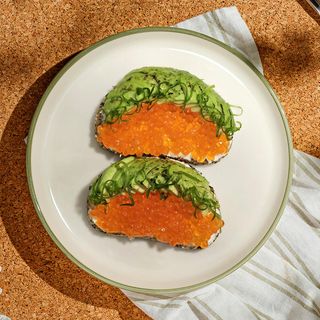 Sandviș cu icre roșii