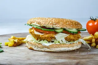 Crispy Chicken Burger Meniu + Coca Cola 0.3