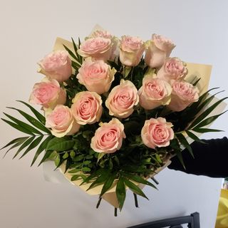 Buchet 15 trandafiri roz pal