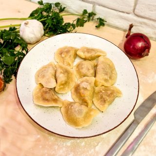 Pierogi z szarpanym mięsem z żeberek