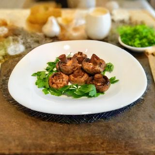 Запеченные шампиньоны по-лесничьи