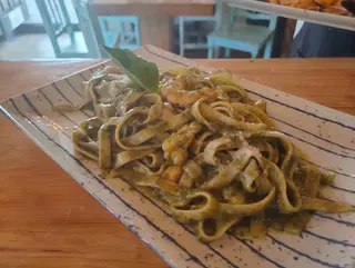 Pasta Al Pesto Con Gambas