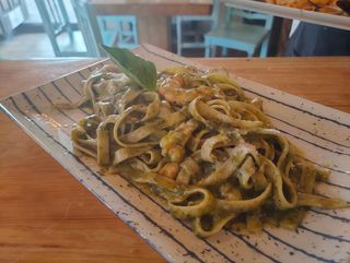 Pasta Al Pesto Con Gambas
