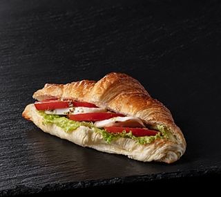 Круассан томат-моцарелла 