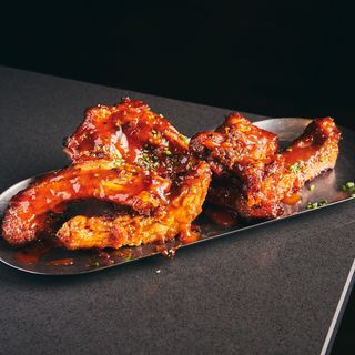 1/2 Costillas Estilo Búfalo