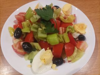 402. Селска салата (400гр)