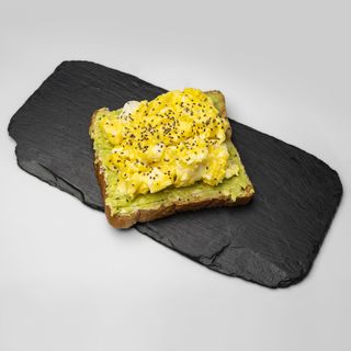 2 Toasts complets Avocat et Oeufs