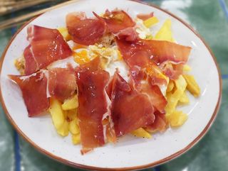 Huevos Rotos Con Jamón 100 % Serrano