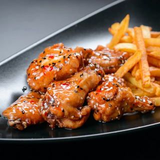 Aripioare la ceaun dulci picante cu susan și garnitura la alegere