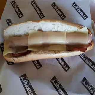 (6)BOCADILLO DE SALCHICHA DE CARNE DE PINCHOS,QUESO Y BACÓN