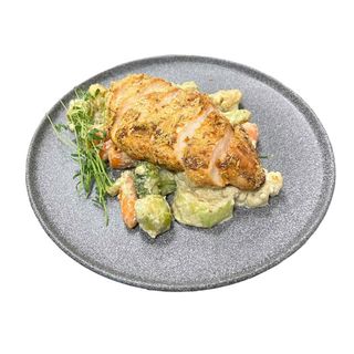 Куряча грудка з овочами і вершковим соусом (350г)